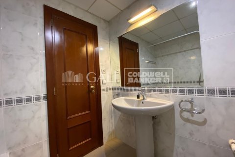 Huoneisto vuokrattavana Principado De Andorra (Ninguna Poblacion Tiene C.P.), Lleida, Espanja, 3 makuuhuonetta, 99 m2 No. 156710 - kuva 19