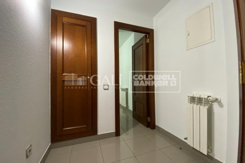 Huoneisto vuokrattavana Principado De Andorra (Ninguna Poblacion Tiene C.P.), Lleida, Espanja, 3 makuuhuonetta, 99 m2 No. 156710 - kuva 25