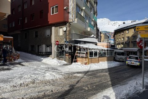 Liikekiinteistö vuokrattavana Principado De Andorra (Ninguna Poblacion Tiene C.P.), Lleida, Espanja , 452 m2 No. 156712 - kuva 2