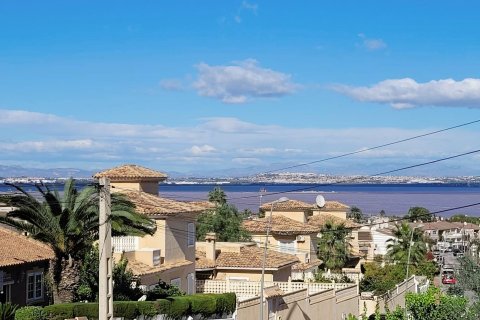 Radhus till salu Torrevieja, Alicante, Spanien 3 sovrum, 123 kvm. Nr. 139820 - foto 1