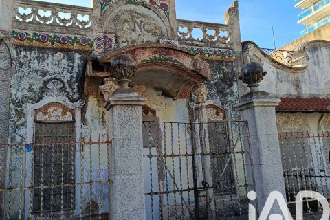 Casa adosada en venta en El Vendrell, Tarragona, España 4 dormitorios, 248 m2 No. 172903 - foto 1
