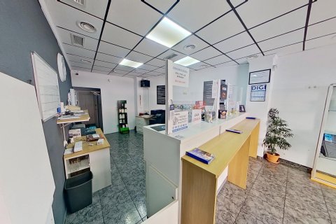 Office for rent in Torrevieja, Alicante, Spain 3 bedrooms, 110 sq.m. No. 168874 - photo 2
