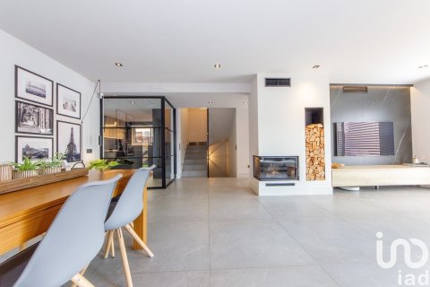 Продажа дома в Сан-Андреу-де-Льяванерес, Барселона, Испания 3 спальни, 341м2 №153787 - фото 5