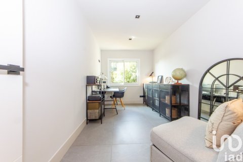 Продажа дома в Сан-Андреу-де-Льяванерес, Барселона, Испания 3 спальни, 341м2 №153787 - фото 15