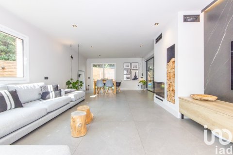 Продажа дома в Сан-Андреу-де-Льяванерес, Барселона, Испания 3 спальни, 341м2 №153787 - фото 6