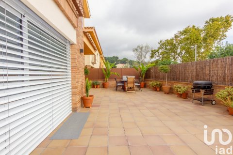 Продажа дома в Сан-Андреу-де-Льяванерес, Барселона, Испания 3 спальни, 341м2 №153787 - фото 3