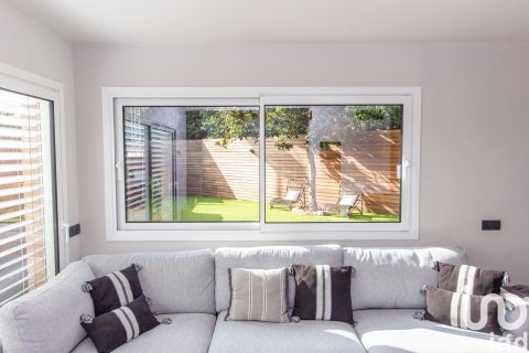 Продажа дома в Сан-Андреу-де-Льяванерес, Барселона, Испания 3 спальни, 341м2 №153787 - фото 4