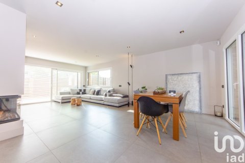 Продажа дома в Сан-Андреу-де-Льяванерес, Барселона, Испания 3 спальни, 341м2 №153787 - фото 7