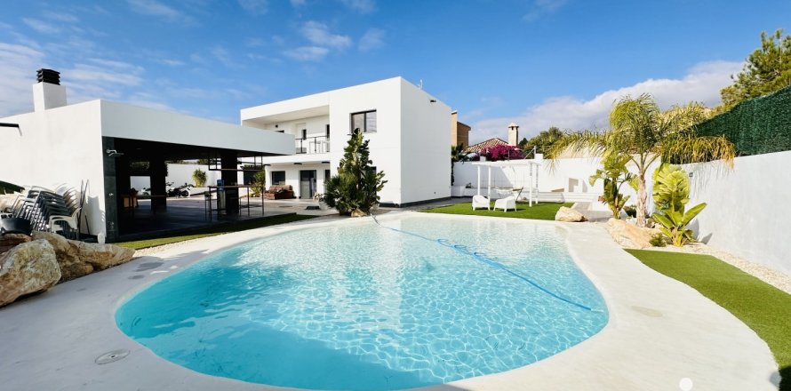 Hus i Alicante, Spanien 5 sovrum, 343 kvm. Nr. 153786