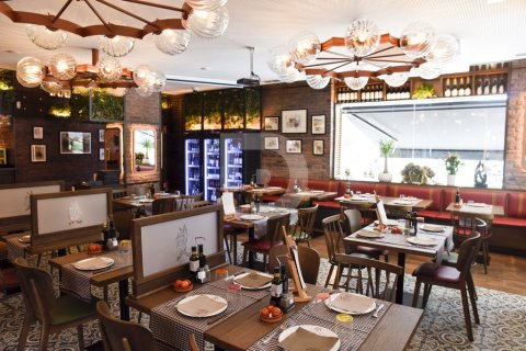 Продажа коммерческой недвижимости в Лес Кортс (Л'эскала), Герона, Испания 181м2 №151910 - фото 3