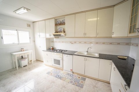 House for sale in Coma-Ruga, Tarragona, Spain 4 bedrooms, 217 sq.m. No. 140740 - photo 15