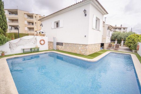 House for sale in Coma-Ruga, Tarragona, Spain 4 bedrooms, 217 sq.m. No. 140740 - photo 2