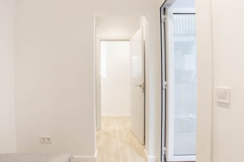 Apartamento en venta en Barcelona, España 3 dormitorios, 54 m2 No. 140742 - foto 28