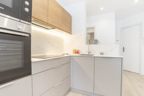 Apartamento en venta en Barcelona, España 3 dormitorios, 54 m2 No. 140742 - foto 10