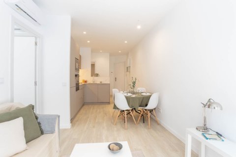 Apartamento en venta en Barcelona, España 3 dormitorios, 54 m2 No. 140742 - foto 6