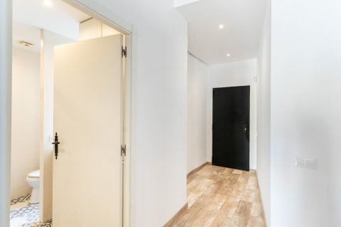 Apartment à vendre à Barcelona, Espagne, 2 chambres, 73 m2 No. 140743 - photo 18