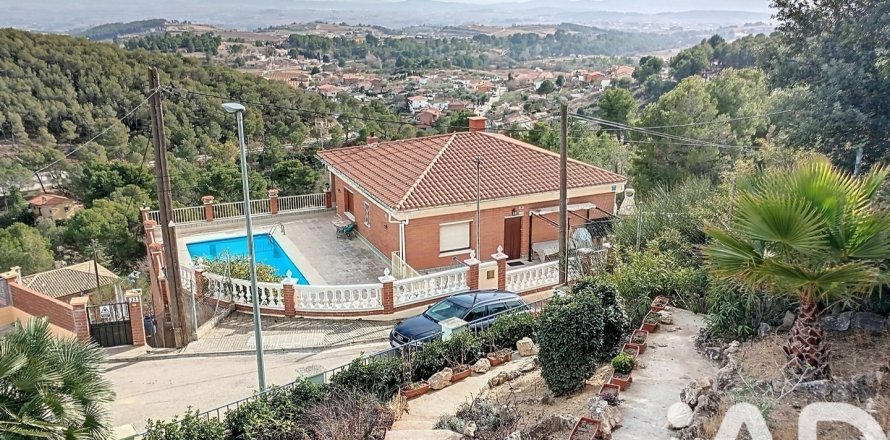 Talo Font-rubi, Barcelona, Espanja 7 makuuhuonetta, 121 m2 No. 152882