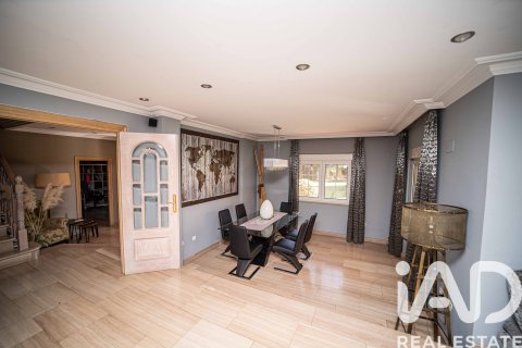 Talo myytävänä San Andres del Rabanedo, Leon, Espanja, 5 makuuhuonetta, 481 m2 No. 152879 - kuva 8