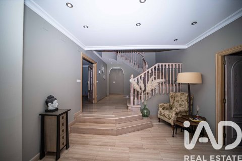 Talo myytävänä San Andres del Rabanedo, Leon, Espanja, 5 makuuhuonetta, 481 m2 No. 152879 - kuva 5