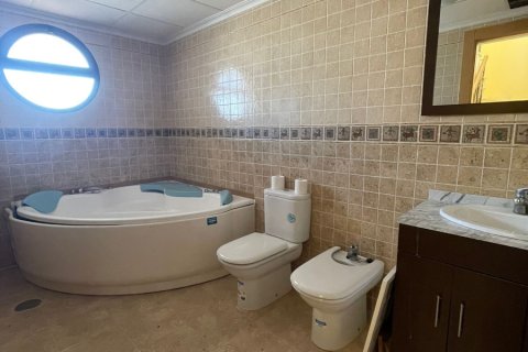 Villa till salu i Villamartin, Alicante, Spanien 4 sovrum, 134 kvm. Nr. 136981 - foto 16