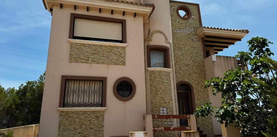 Villa i Villamartin, Alicante, Spanien 4 sovrum, 134 kvm. Nr. 136981