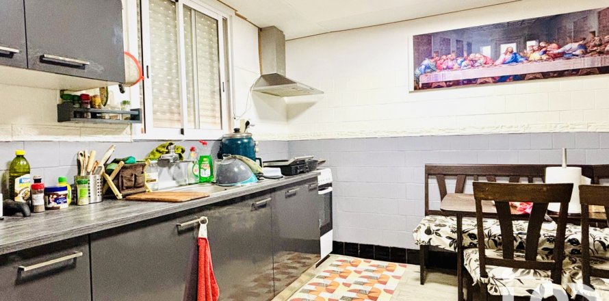 Townhouse in Bellpuig, Lleida, Spain 3 bedrooms, 261 sq.m. No. 185661