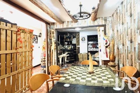 Townhouse for sale in Bellpuig, Lleida, Spain 3 bedrooms, 261 sq.m. No. 185661 - photo 9