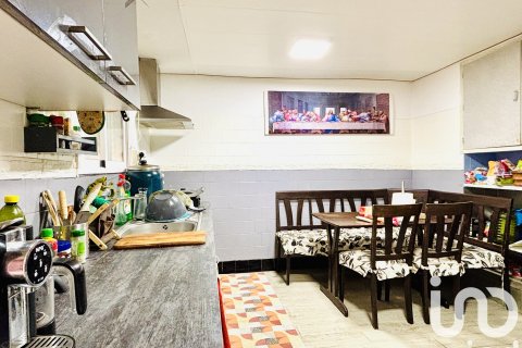 Townhouse for sale in Bellpuig, Lleida, Spain 3 bedrooms, 261 sq.m. No. 185661 - photo 3