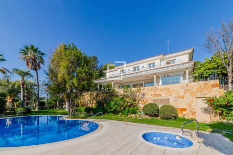 Villa for sale in Sitges, Barcelona, Spain 5 bedrooms, 910 sq.m. No. 150487 - photo 2