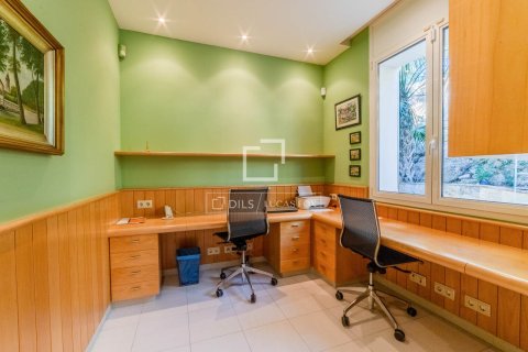 Villa for sale in Sitges, Barcelona, Spain 5 bedrooms, 910 sq.m. No. 150487 - photo 12