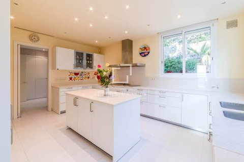 Villa for sale in Sitges, Barcelona, Spain 5 bedrooms, 910 sq.m. No. 150487 - photo 9