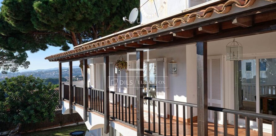 Villa in Premia De Dalt, Barcelona, Spain 6 bedrooms, 593 sq.m. No. 150482