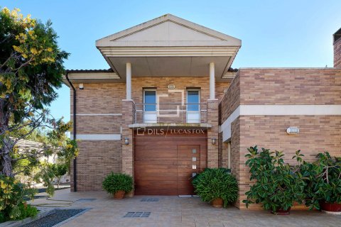 Villa for sale in Sant Vicenc De Montalt, Barcelona, Spain 5 bedrooms, 604 sq.m. No. 150485 - photo 4