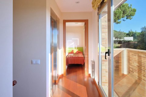 Villa for sale in Sant Vicenc De Montalt, Barcelona, Spain 5 bedrooms, 604 sq.m. No. 150485 - photo 26