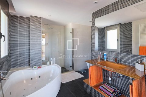 Villa for sale in Sant Vicenc De Montalt, Barcelona, Spain 5 bedrooms, 604 sq.m. No. 150485 - photo 23