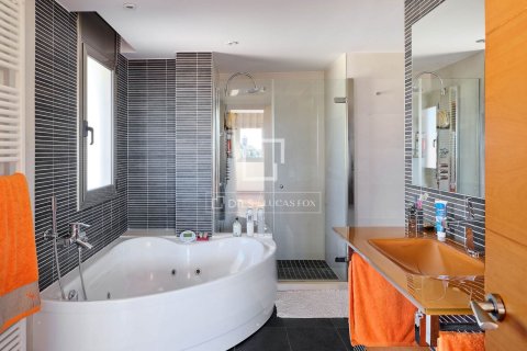 Villa for sale in Sant Vicenc De Montalt, Barcelona, Spain 5 bedrooms, 604 sq.m. No. 150485 - photo 25