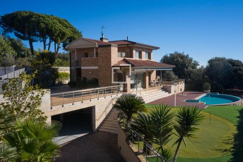Villa for sale in Sant Vicenc De Montalt, Barcelona, Spain 5 bedrooms, 604 sq.m. No. 150485 - photo 3