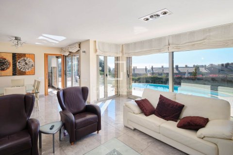 Villa for sale in Sant Vicenc De Montalt, Barcelona, Spain 5 bedrooms, 604 sq.m. No. 150485 - photo 13