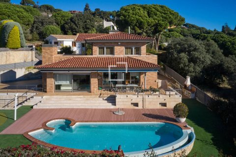 Villa for sale in Sant Vicenc De Montalt, Barcelona, Spain 5 bedrooms, 604 sq.m. No. 150485 - photo 2