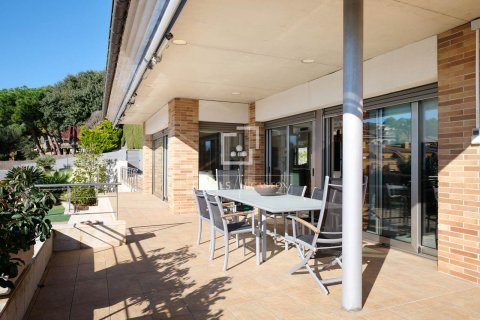 Villa for sale in Sant Vicenc De Montalt, Barcelona, Spain 5 bedrooms, 604 sq.m. No. 150485 - photo 5