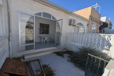 Bungalow for sale in Torrevieja, Alicante, Spain 1 bedroom, 55 sq.m. No. 184326 - photo 2
