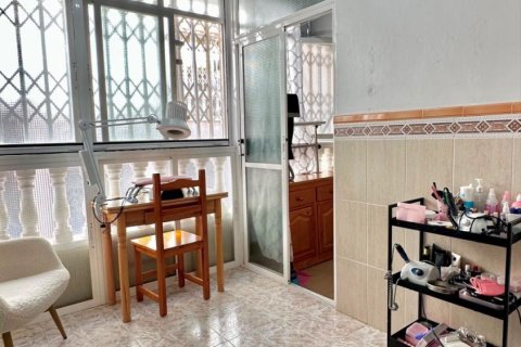Apartamento en venta en Torrevieja, Alicante, España 2 dormitorios, 62 m2 No. 184329 - foto 3