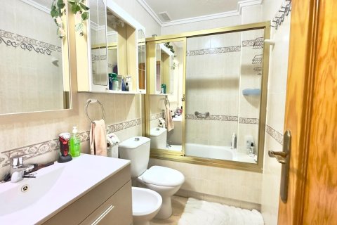 Apartamento en venta en Torrevieja, Alicante, España 1 dormitorio, 51 m2 No. 184330 - foto 14