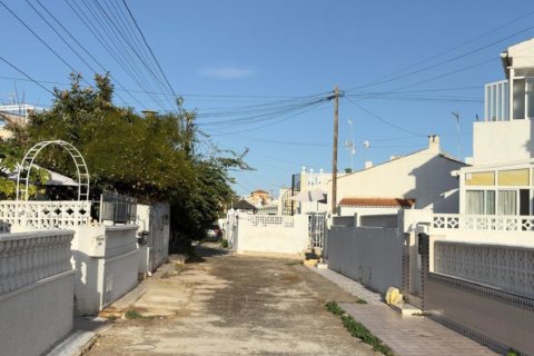 Bungalow for sale in Torrevieja, Alicante, Spain 2 bedrooms, 80 sq.m. No. 184328 - photo 18