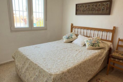 Bungalow for sale in Torrevieja, Alicante, Spain 2 bedrooms, 80 sq.m. No. 184328 - photo 3