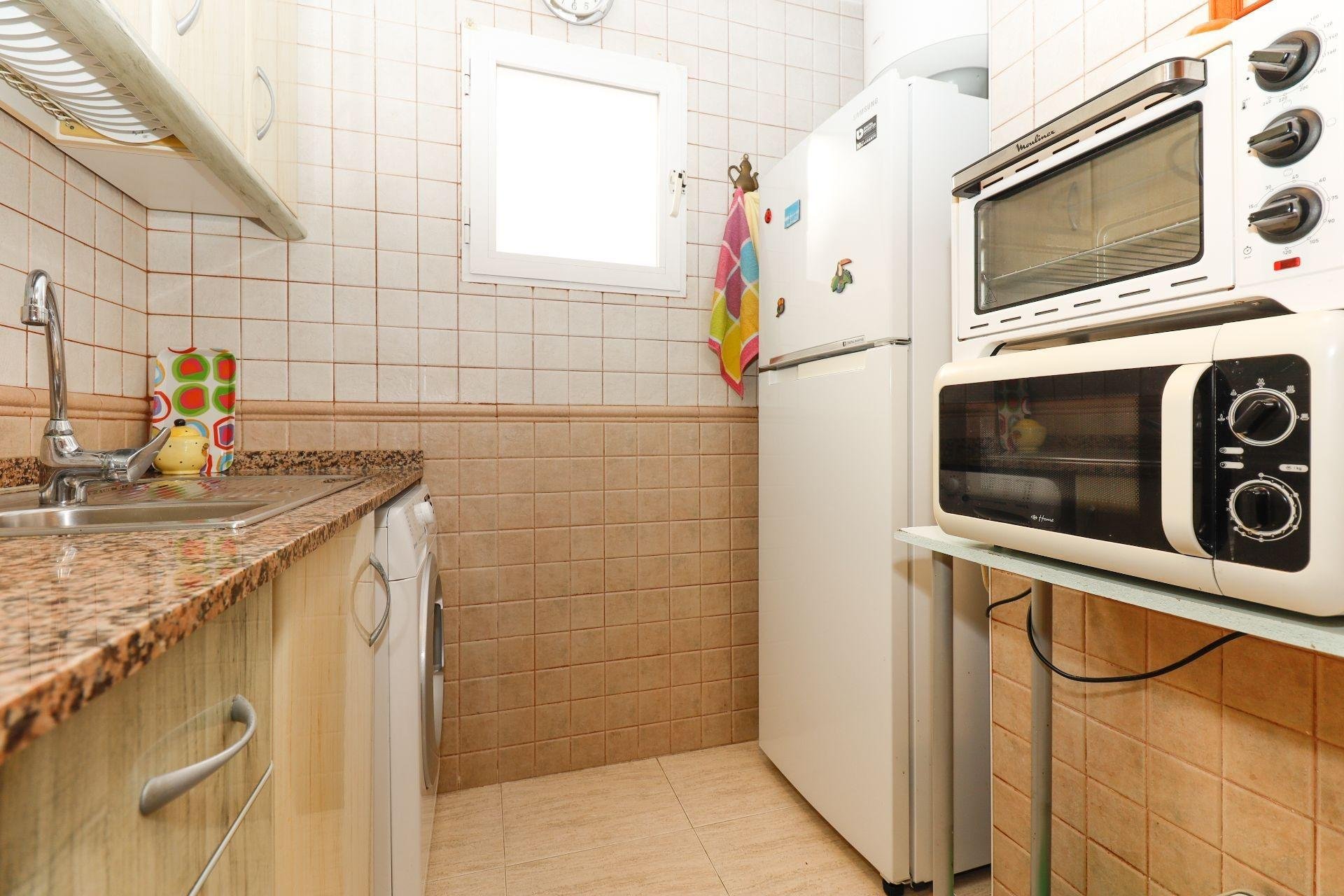Apartamento en Torrevieja, Alicante, España 1 dormitorio, 60 m2 No. 184324