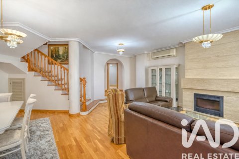 Radhus till salu i San Vicente del Raspeig, Alicante, Spanien 4 sovrum, 196 kvm. Nr. 152351 - foto 6