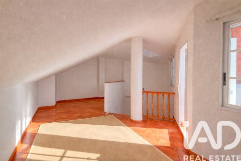 Radhus till salu i San Vicente del Raspeig, Alicante, Spanien 4 sovrum, 196 kvm. Nr. 152351 - foto 19