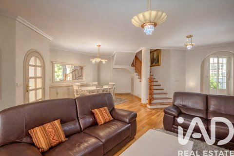 Radhus till salu i San Vicente del Raspeig, Alicante, Spanien 4 sovrum, 196 kvm. Nr. 152351 - foto 5