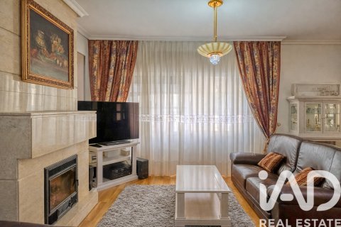 Radhus till salu i San Vicente del Raspeig, Alicante, Spanien 4 sovrum, 196 kvm. Nr. 152351 - foto 2